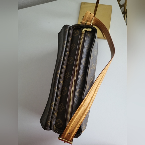 Louis Vuitton Viva Cite MM Shoulder Bag - Picture 5 of 17